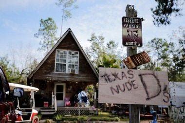 As nudism fades in Louisiana, one campground nakedly。